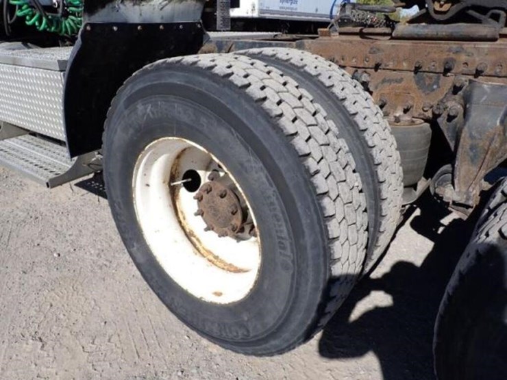 2010-freightliner-cascadia-t/a-hiway-tractor---day-image-43