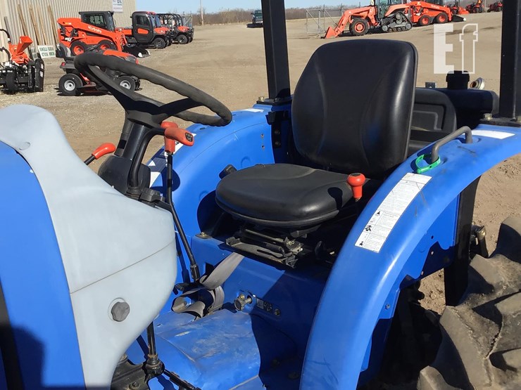 2017-new-holland-workmaster-40-image-12