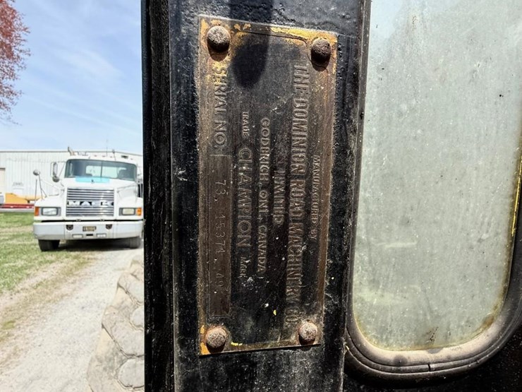 1973-champion-565t-motorgrader-image-2