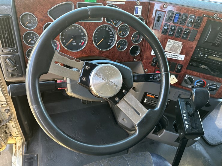 #33710-•-2011-mack-cxu-t/a-sleeper-truck-tractor-1m1aw09y3bm013638-image-67