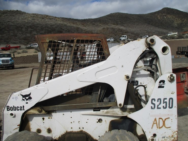 2005-bobcat-s250-image-16