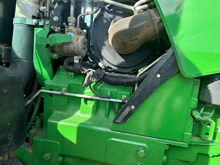 2013-john-deere-8285r-image-41