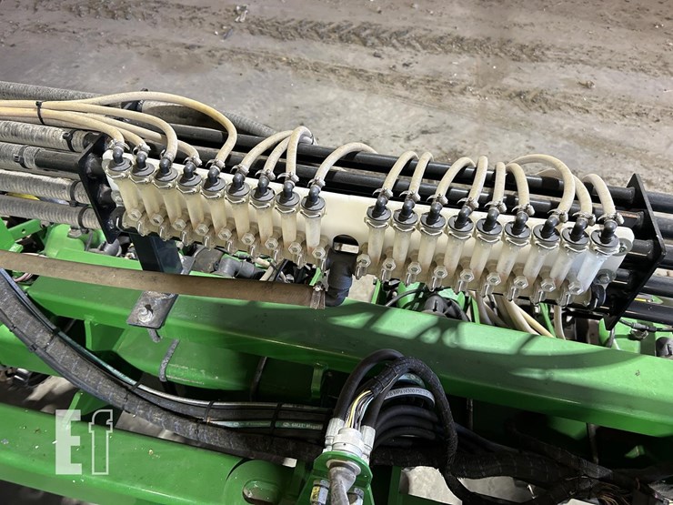 2014-john-deere-db60-image-37