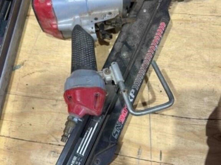 senco-sn901-pneumatic-nail-gun-image-1