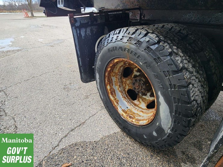 2013-chevrolet-silverado-3500hd-image-15