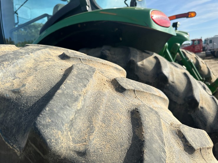 2013-john-deere-8285r-image-6