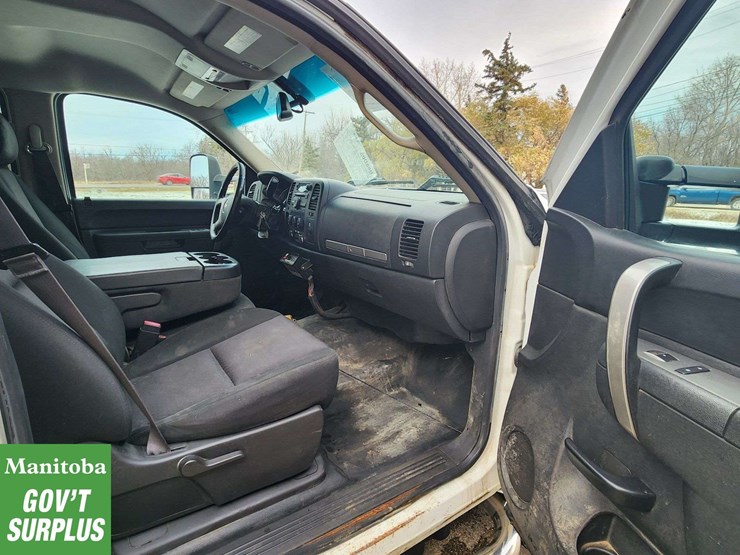 2013-chevrolet-silverado-3500hd-image-32