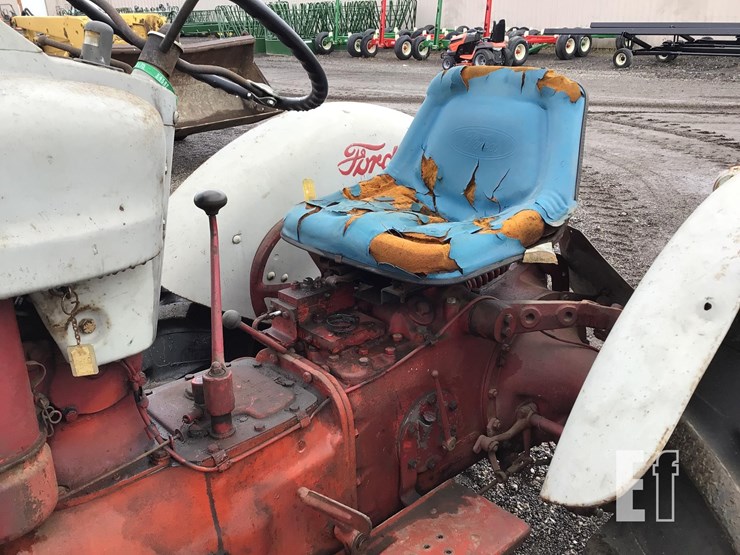 1956-ford-960-image-10