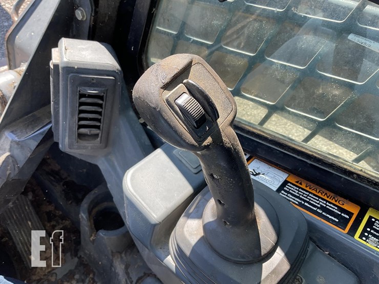 2017-deere-331g-image-17