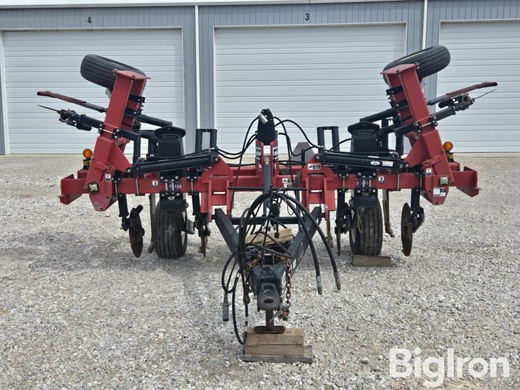 unverferth-130-zone-builder-no-till-ripper-image-2