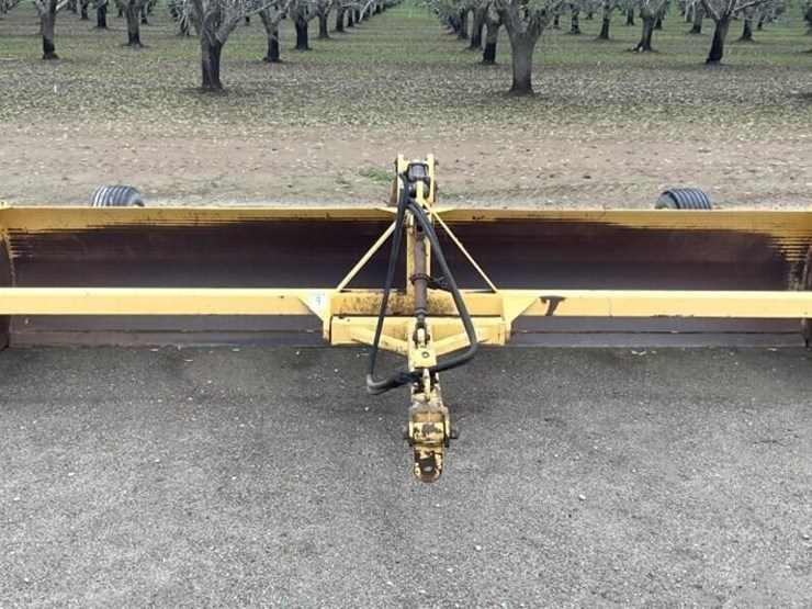 porters-14'-pull-box-scraper-image-1