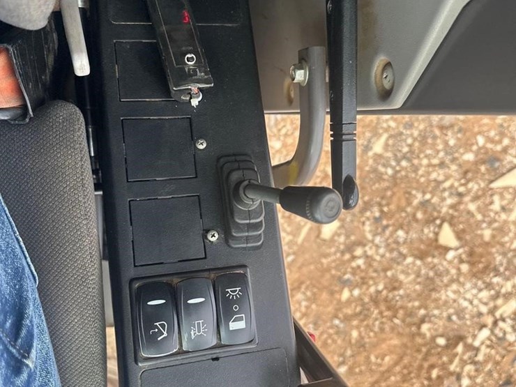 2021-volvo-ecr145el-image-28