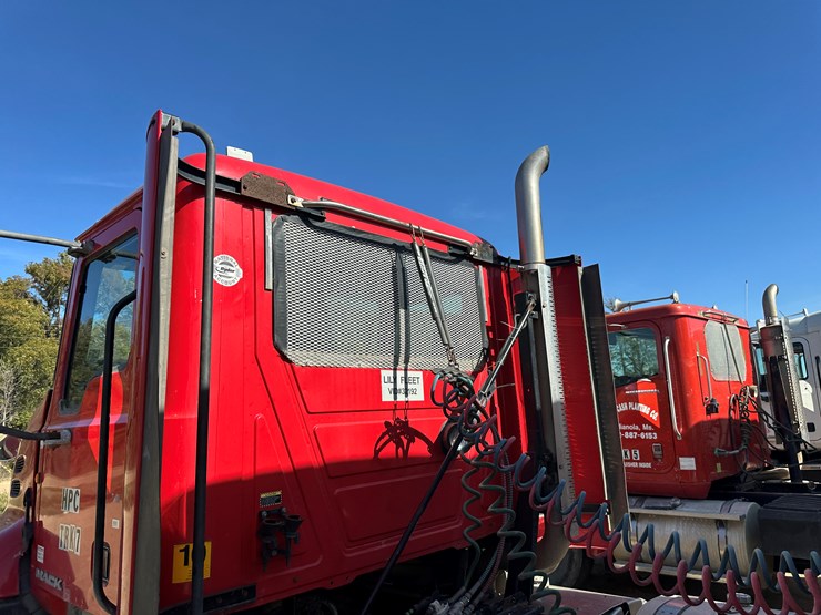 #33708-•-2014-mack-cxu-t/a-daycab-truck-tractor-1m1aw02y3em038036-image-31