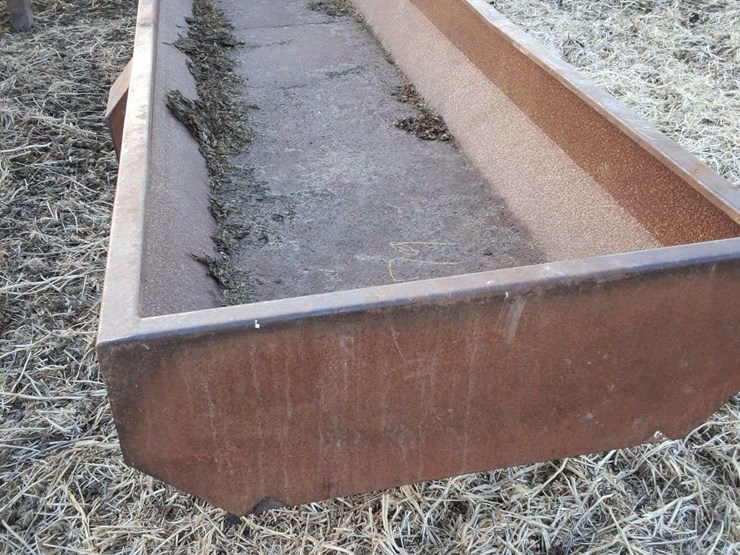 steel-feed-bunk-on-legs,-20ft,-46''-wide-image-1