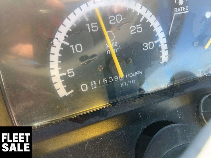 2008-john-deere-2320-image-17