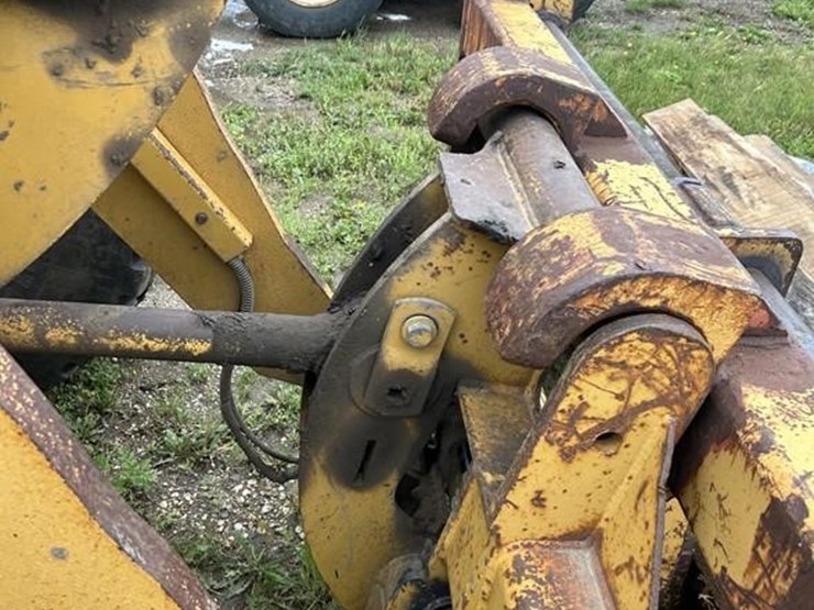 2004-caterpillar-938g-image-25