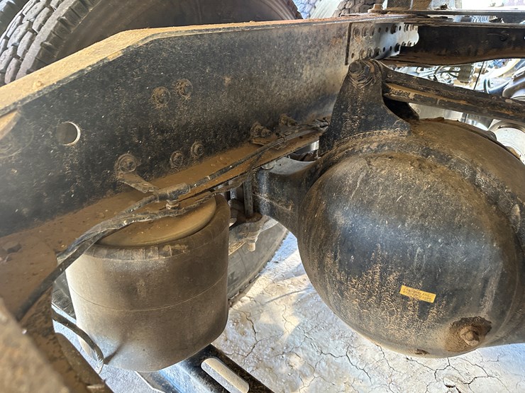 #33712-•-2011-mack-cxu-t/a-sleeper-truck-tractor-1m1aw09y5bm013138-image-16