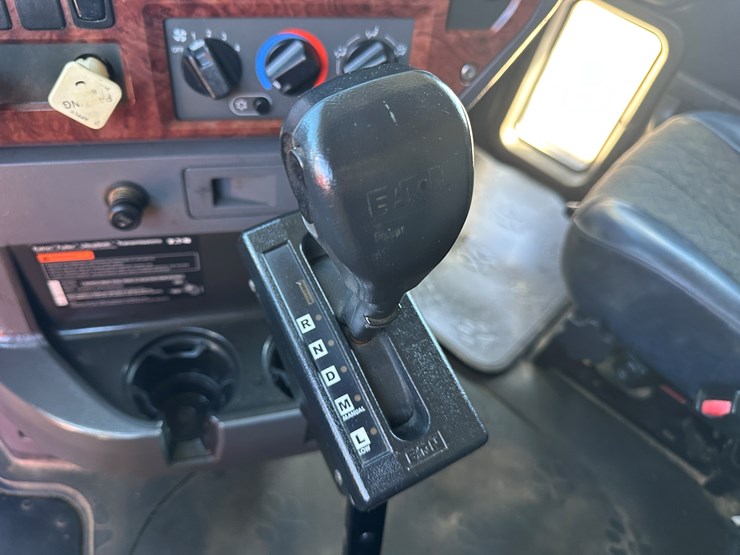 #33704-•-2011-mack-cxu-t/a-sleeper-truck-tractor-1m1aw09y8bm013165-image-84