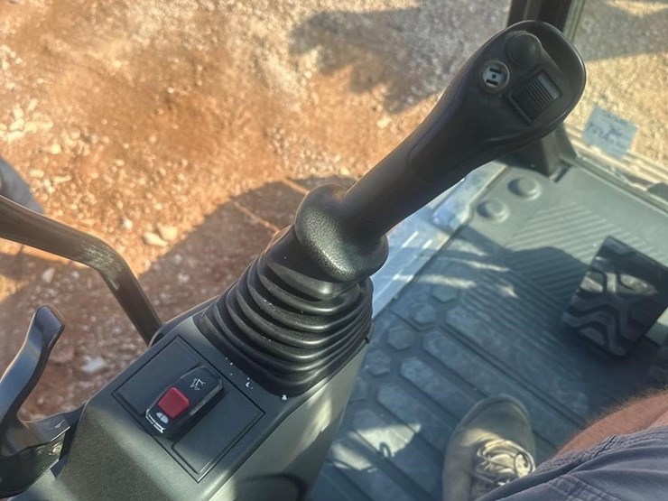 2021-caterpillar-313-image-32