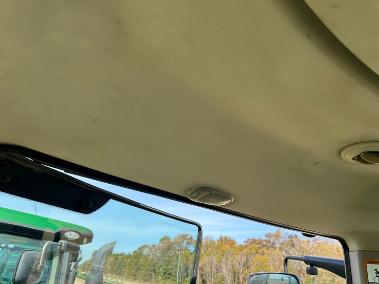 2010-john-deere-8295r-image-61