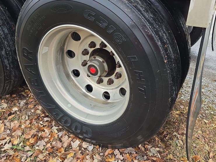 2012-timpte-supper-hopper-image-15