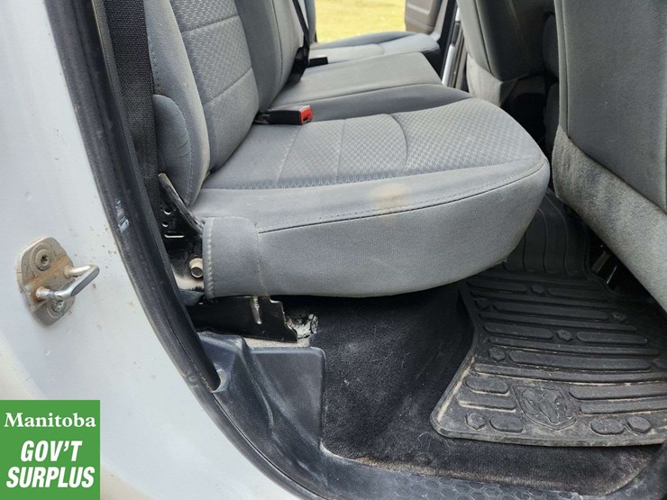 2014-dodge-1500-image-36