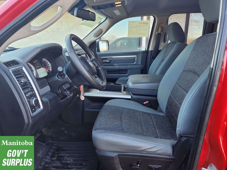 2015-dodge-1500-image-28