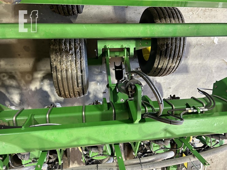 2014-john-deere-db60-image-49