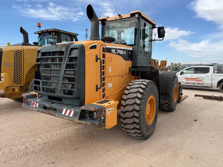 2012-hyundai-hl740-9-image-3