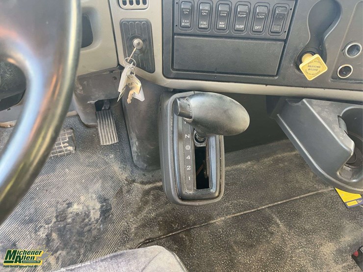 2014-international-durastar-4300-image-15