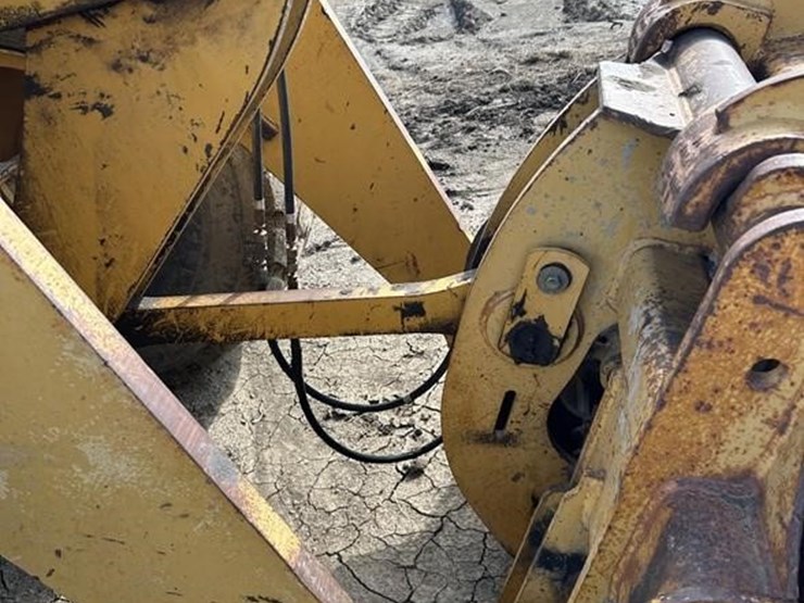 2004-caterpillar-928g-image-10