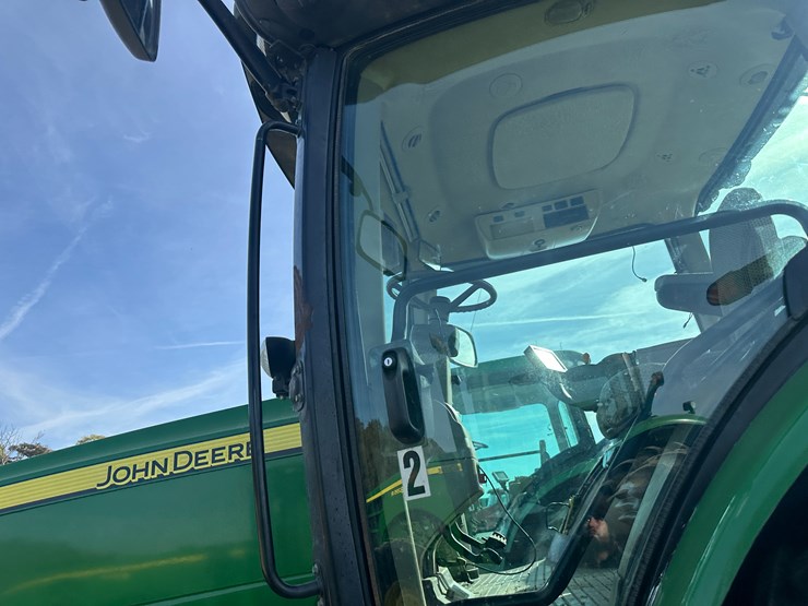 2013-john-deere-8285r-image-18