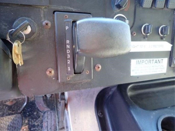 2015-freightliner-mt55-image-16