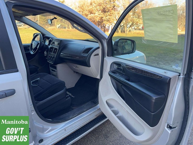 2011-dodge-grand-caravan-se-image-26