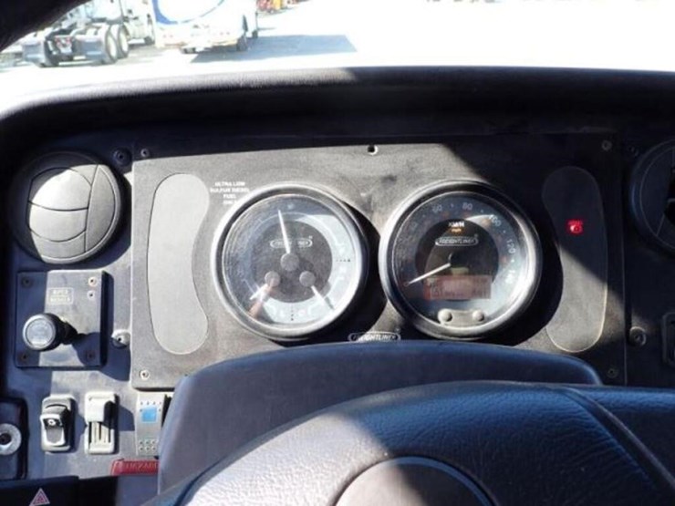 2008-freightliner-mt55-image-13