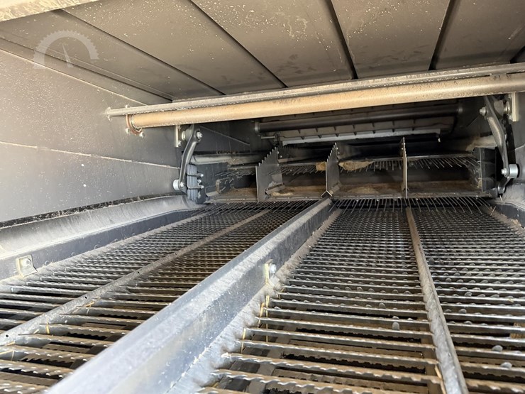 2022-claas-lexion-7500-image-86