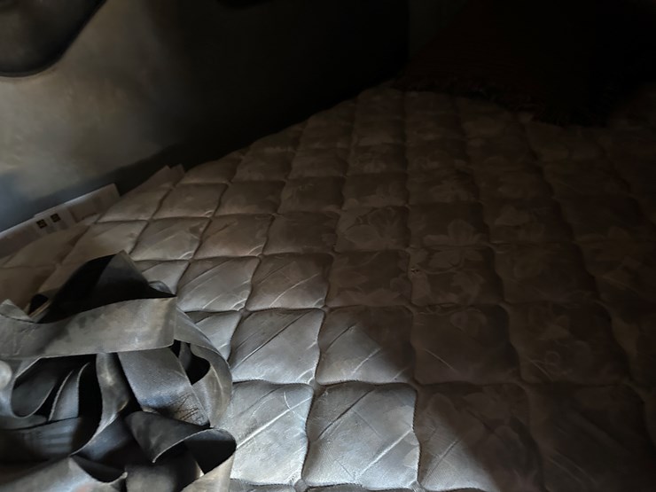 #33704-•-2011-mack-cxu-t/a-sleeper-truck-tractor-1m1aw09y8bm013165-image-80