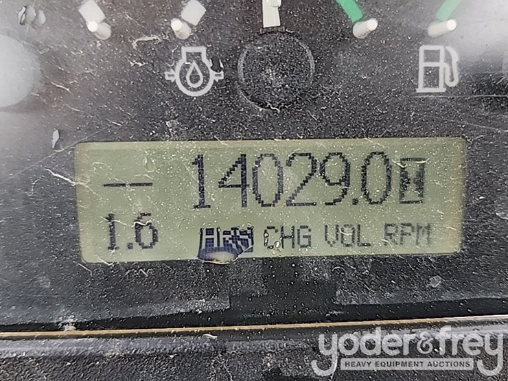 2004-deere-700h-image-33