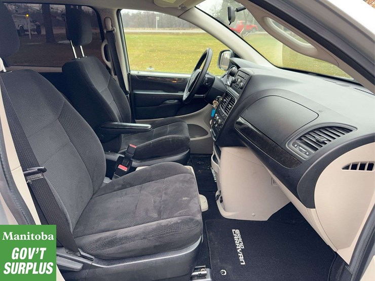 2012-dodge-grand-caravan-sxt-image-28