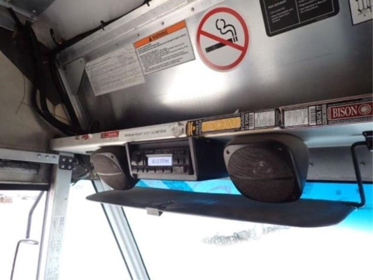 2015-freightliner-mt55-image-26