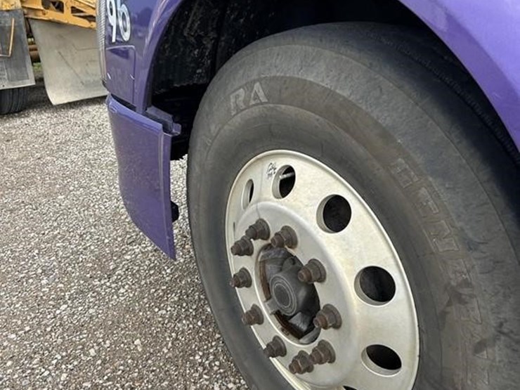 volvo-vnl42t670-image-12