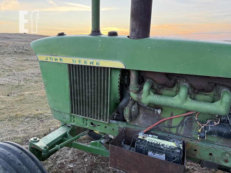 john-deere-4010-image-19