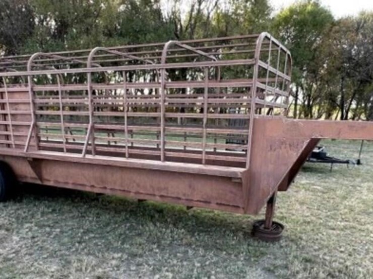 1984-24’-shelby-gooseneck-livestock-trailer-image-3