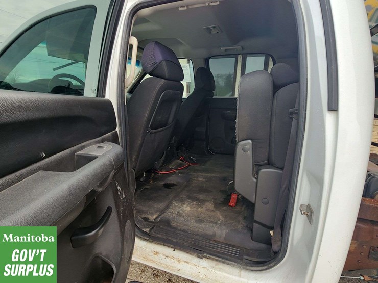 2013-chevrolet-silverado-3500hd-image-39