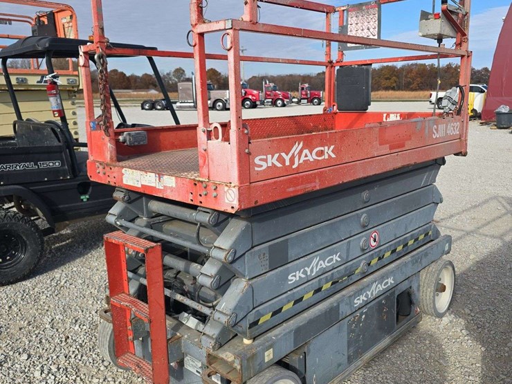 2015-skyjack-sj4632-electric-scissor-lift-297.9-hours,-everything-works-as-it-should,-38ft-working-height-image-4