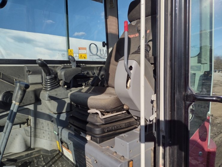 18-takeuchi-tb260cra-excavator-(qea-4048)-image-13