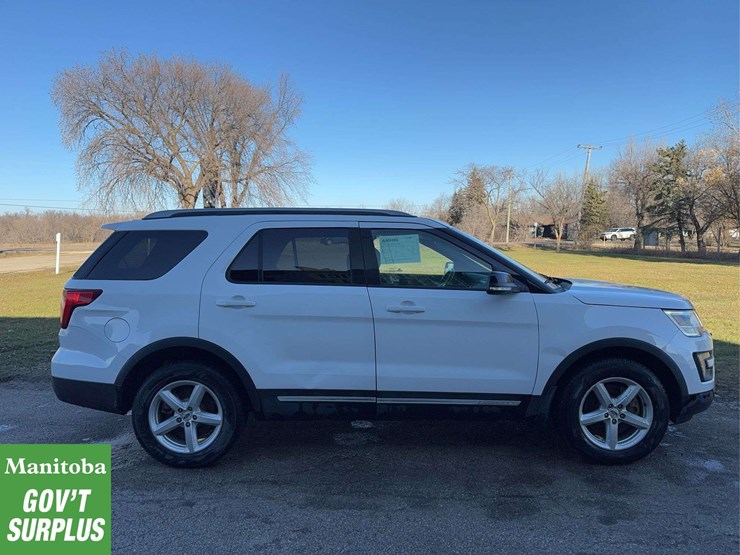 2017-ford-explorer-image-7