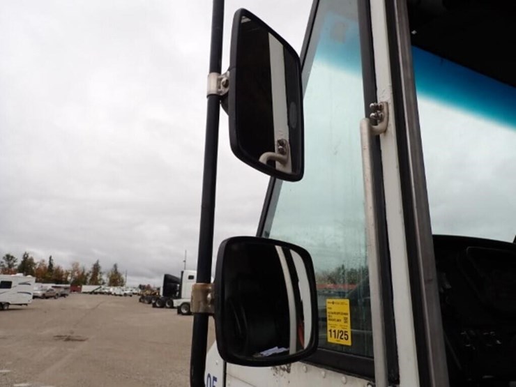 2015-freightliner-mt55-image-60