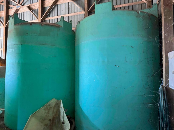 sii-3,000-gallon-poly-tank-image-1