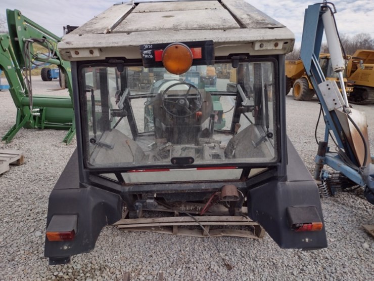 new-holland-3930-tractor-cab-(qea-6446)-image-6